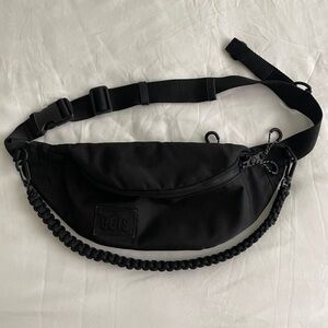 EUC Beis Sport Pack with D Ring and Water Bottle Strap Holder